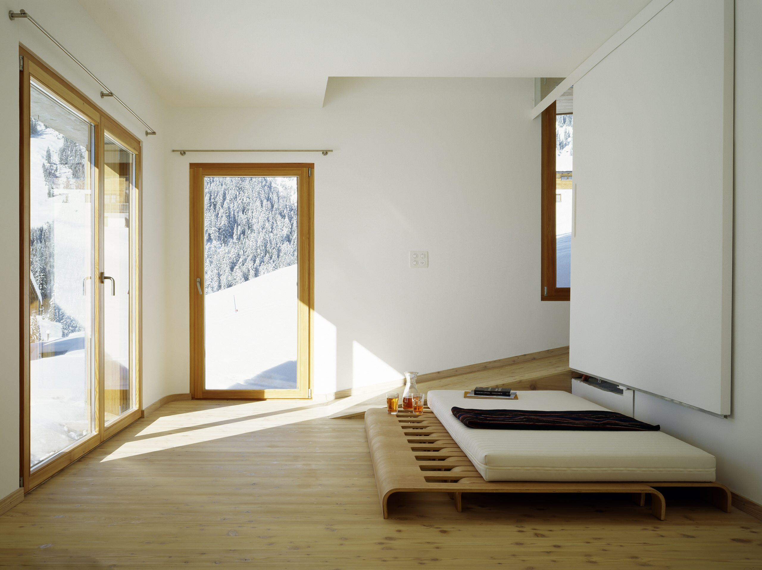 Houzz Швейцария: Дом в Альпах с пандусами вместо лестниц