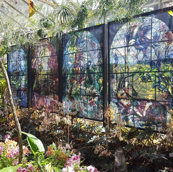 Зачем вам: Цветное стекло в саду