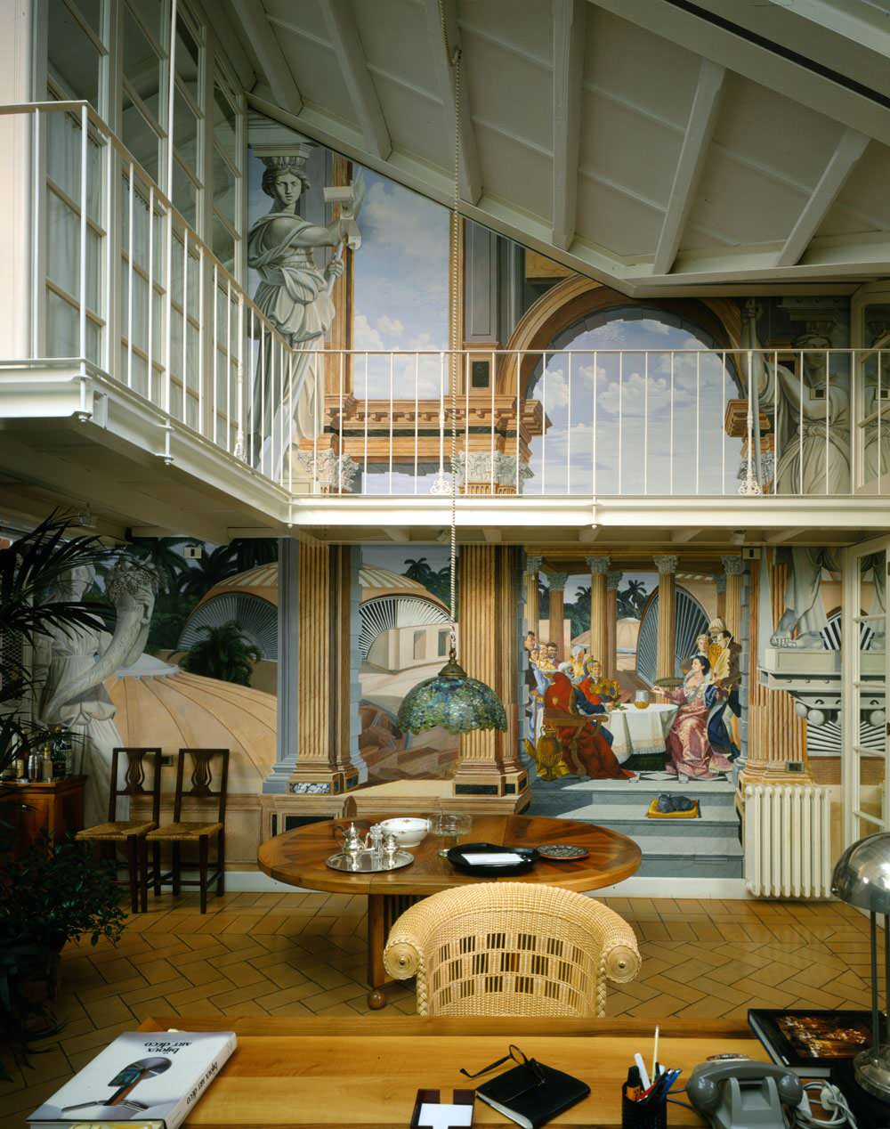 Houzz Италия: Квартира с оптической фреской-обманкой