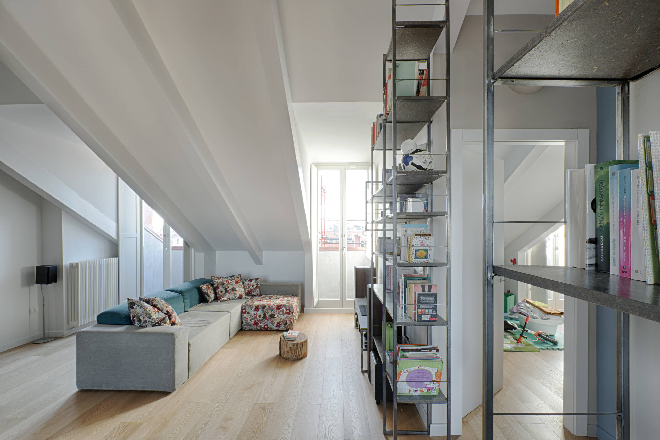 Houzz Италия: Бюджетная мансарда в Турине