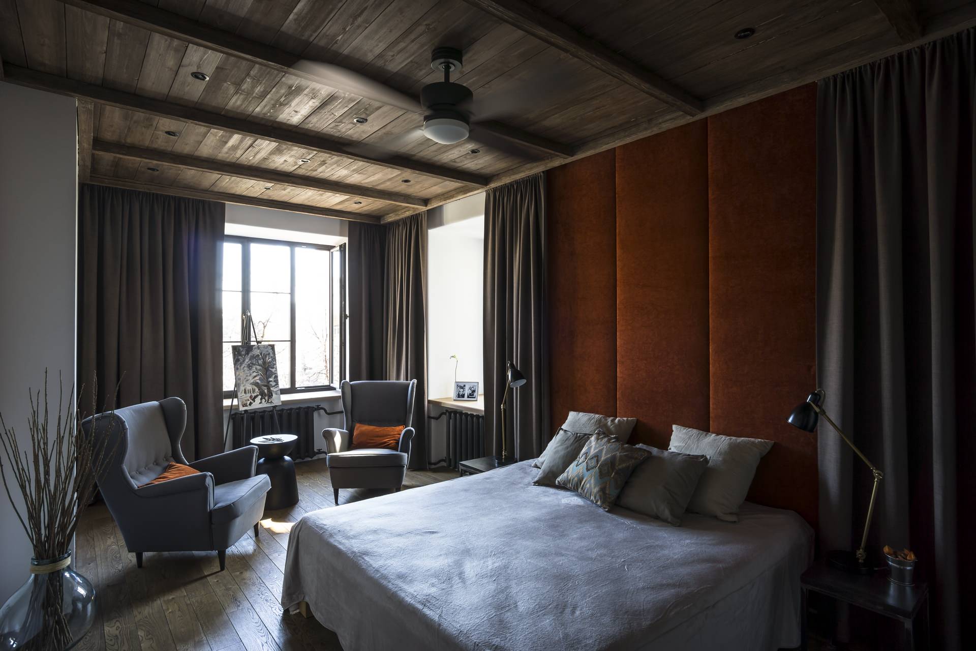 Houzz тур: Квартира с деревенской атмосферой и оленьими рогами