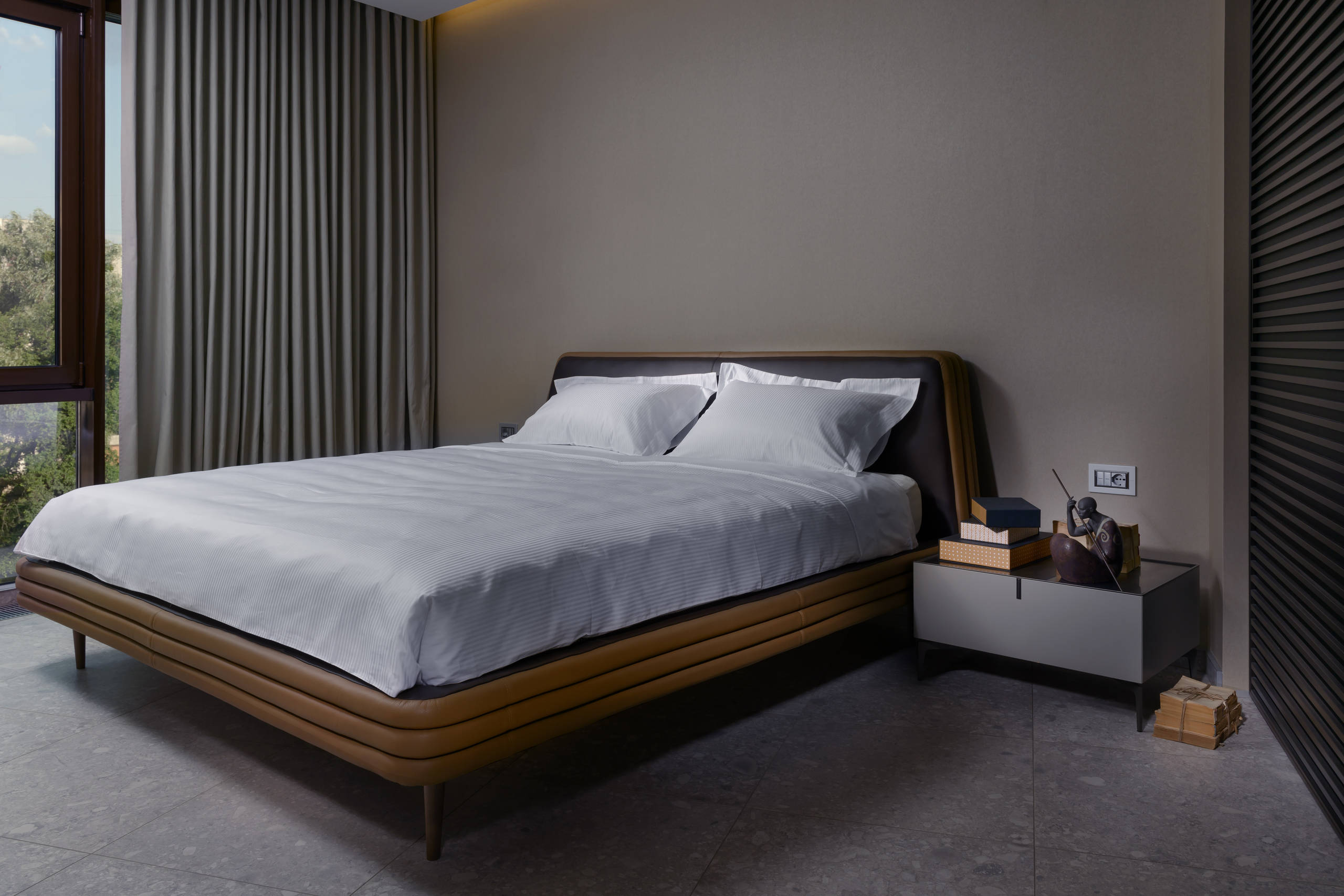 Houzz Украина: Мужская квартира с радиусной стеной