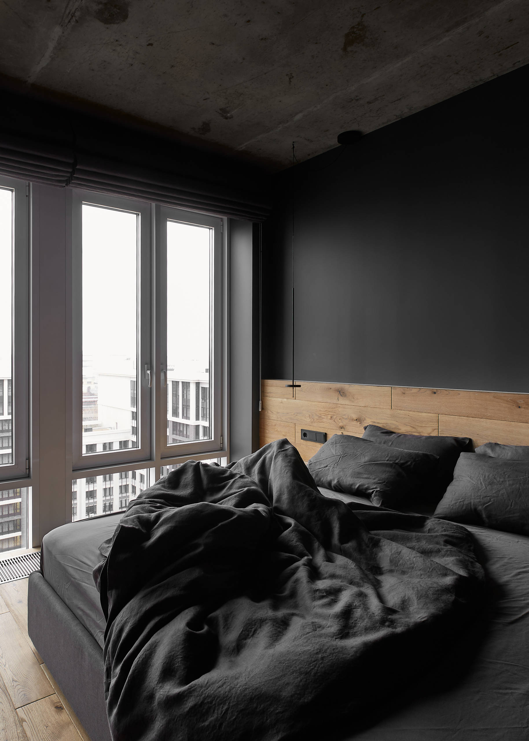 Houzz тур: Квартира с чёрной спальней и прозрачным санузлом