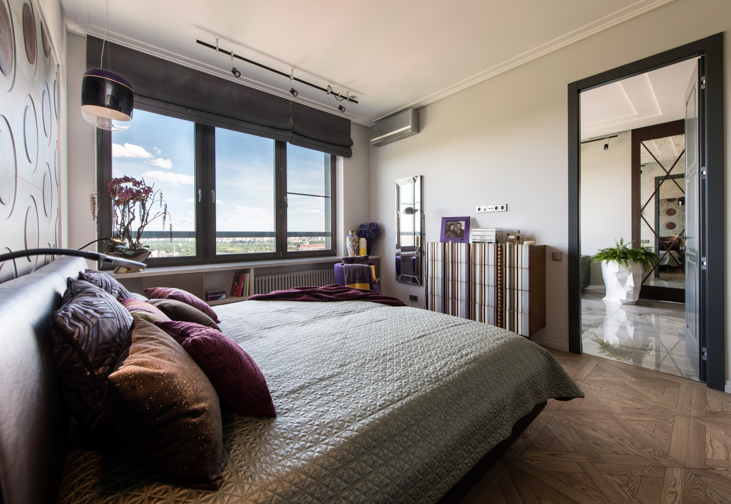 Houzz тур: Кашпо Родриго и керамогранит в спальне для молодой семьи