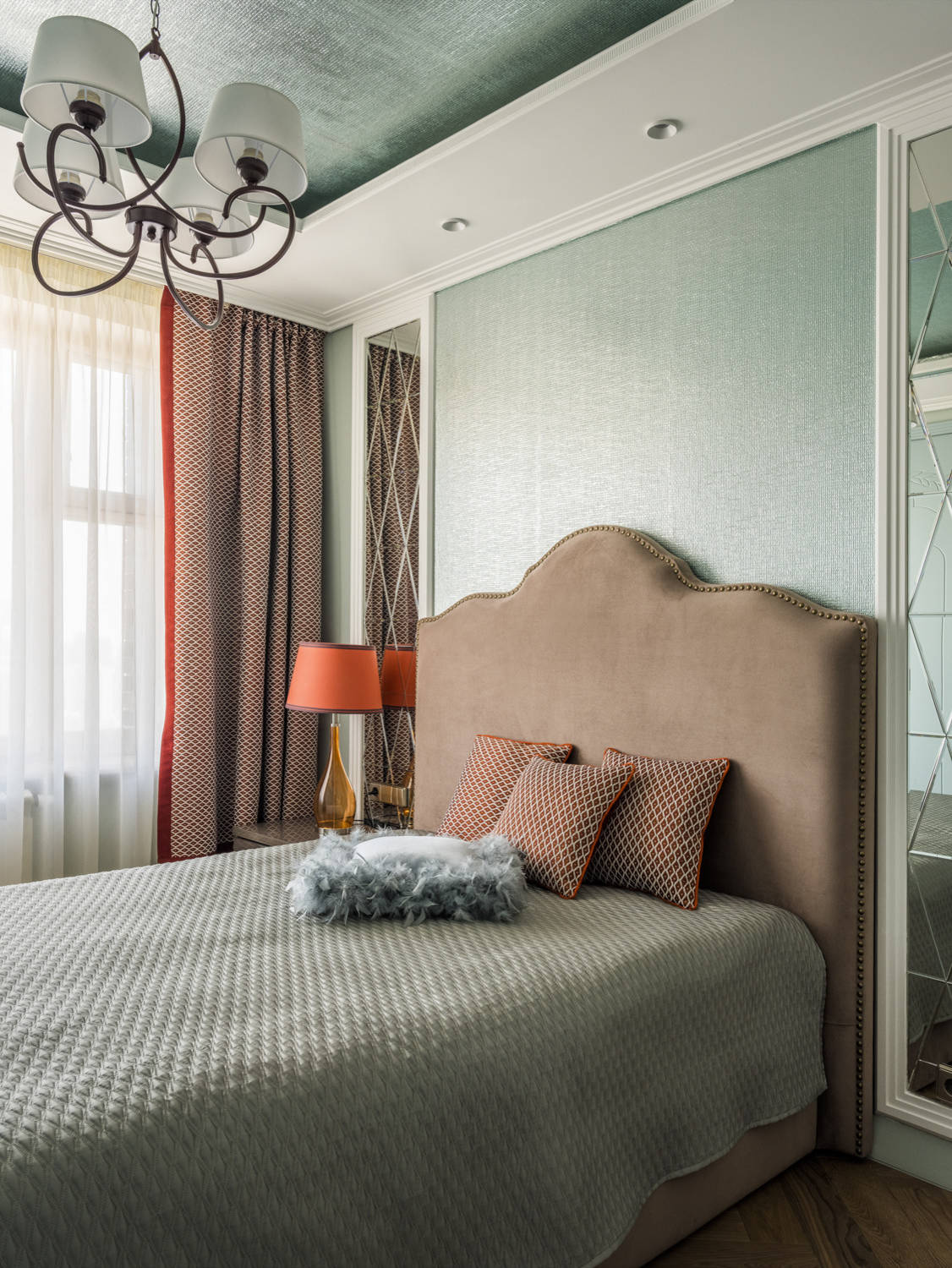 В гостях: Интерьер с шоколадной кухней и необычной планировкой