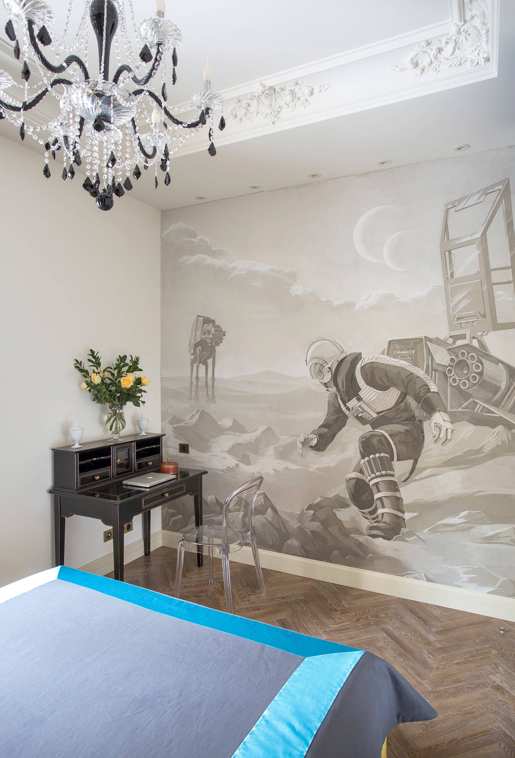 Houzz тур: Интерьер с яркими красками и «космическими» панно