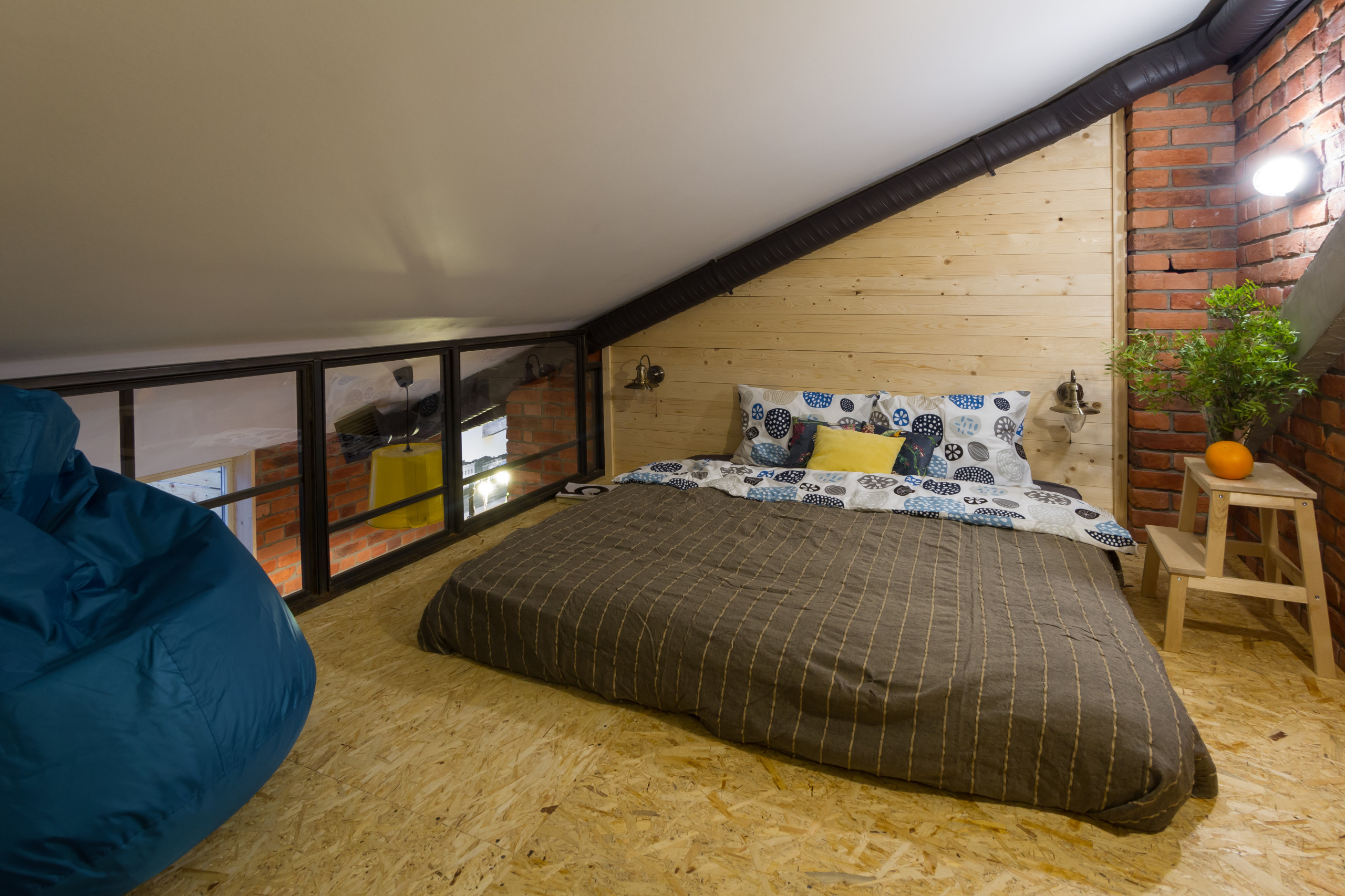 Houzz тур: Лофт на мансардном этаже с видом на крыши Питера