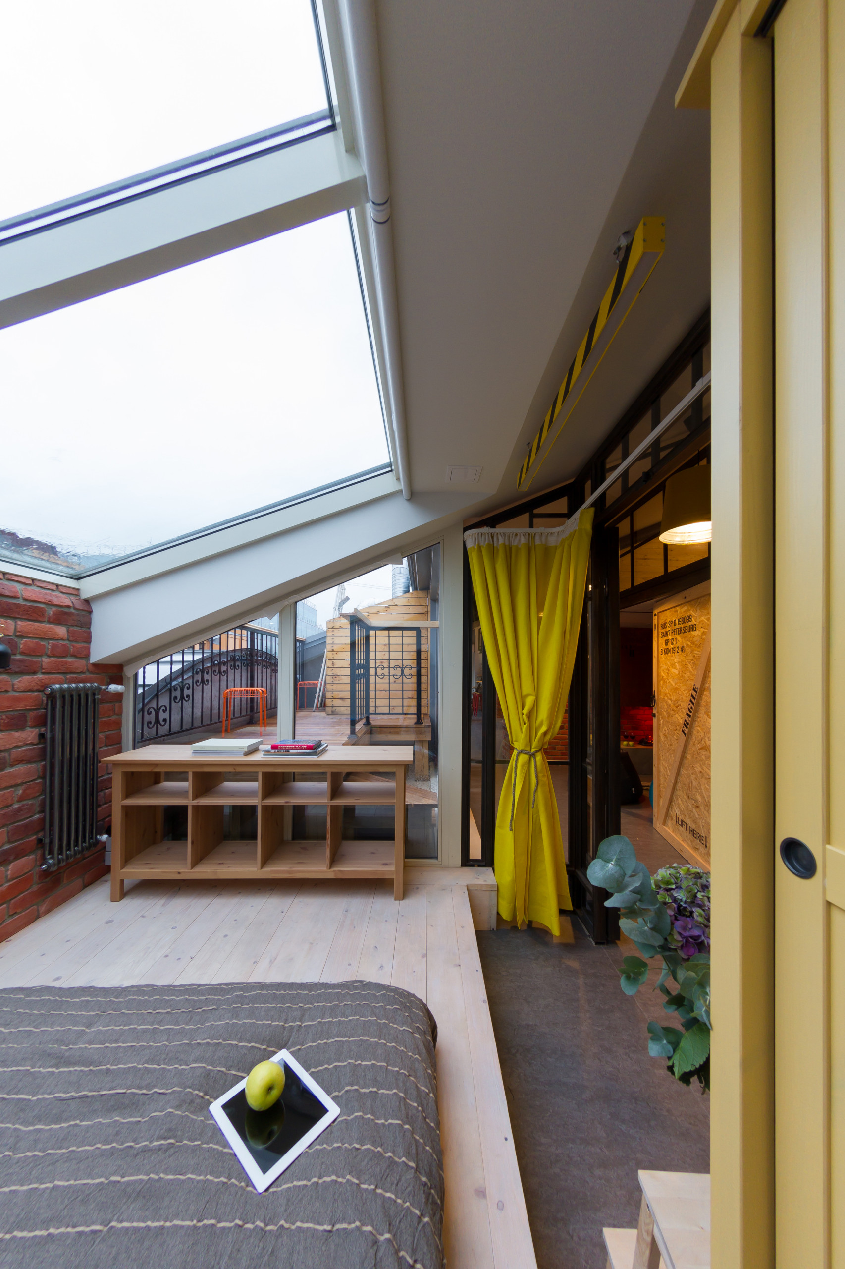 Houzz тур: Лофт на мансардном этаже с видом на крыши Питера