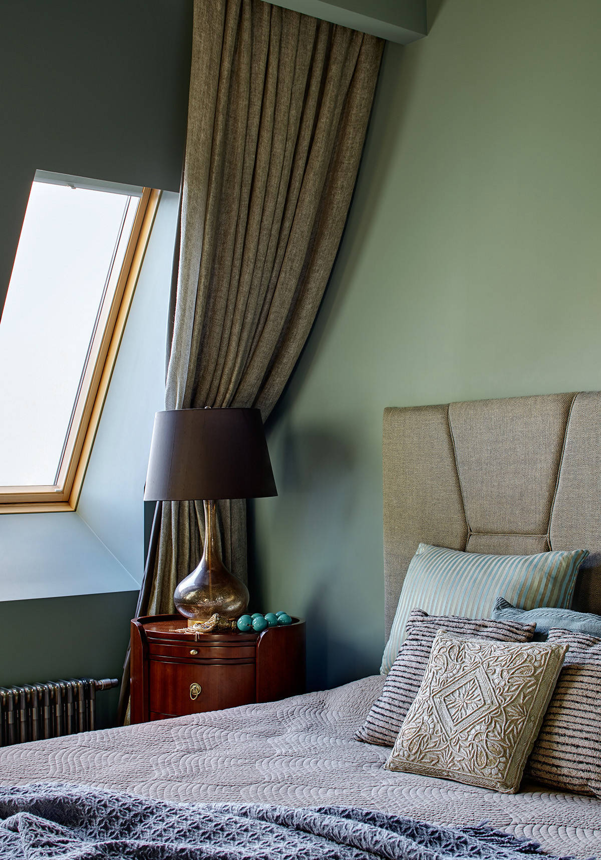 Houzz тур: Таунхаус с зелёными стенами и второй кухней