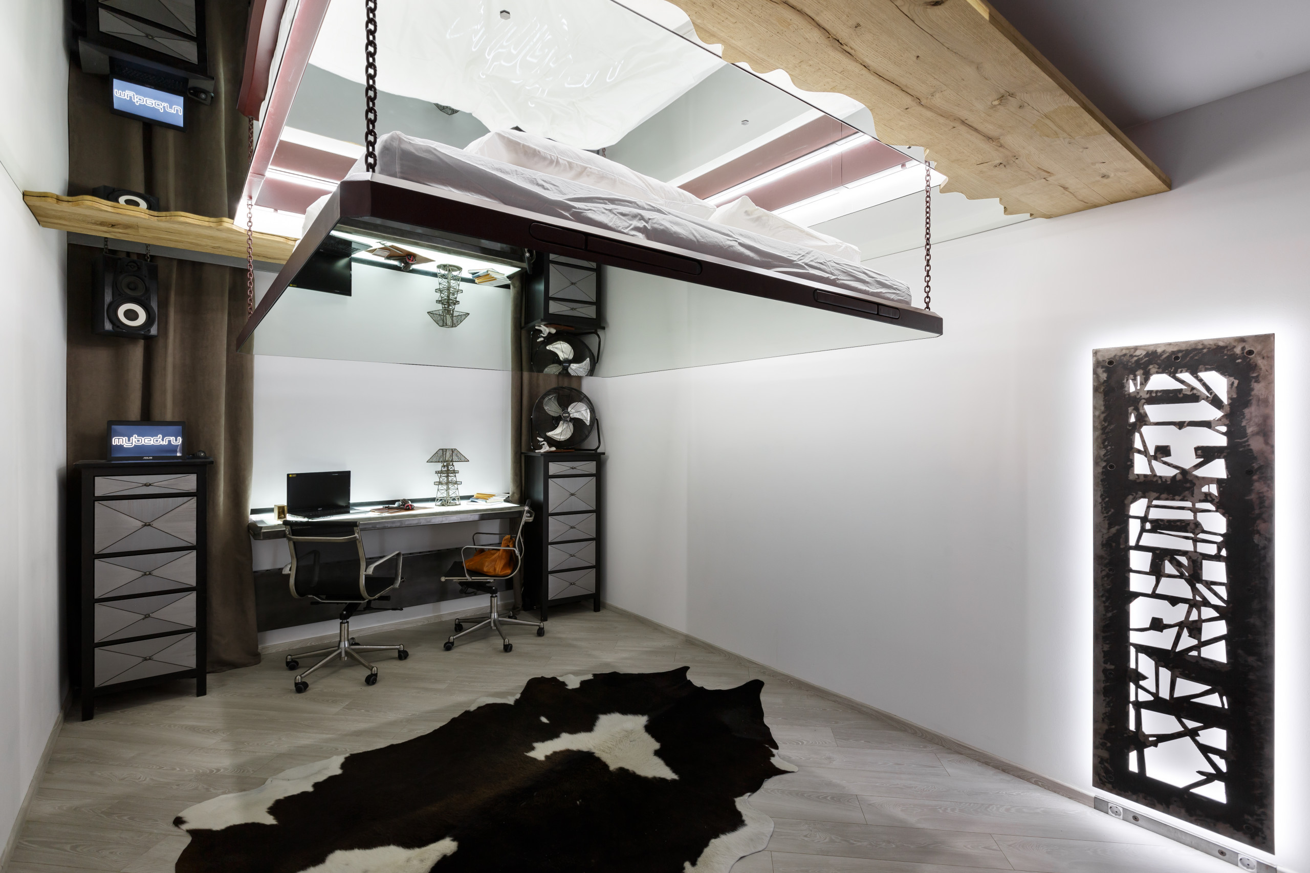 Houzz тур: Квартира сварщика-экспериментатора в Петербурге