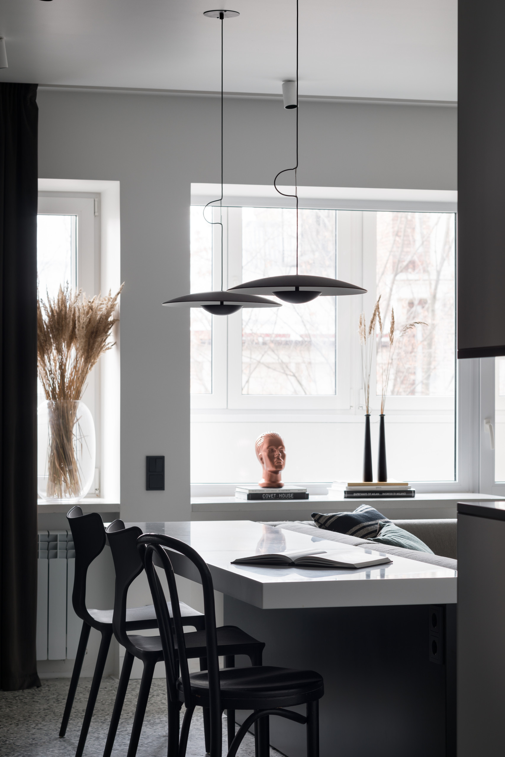 Houzz Украина: Функциональная квартира для девушки с двумя котами