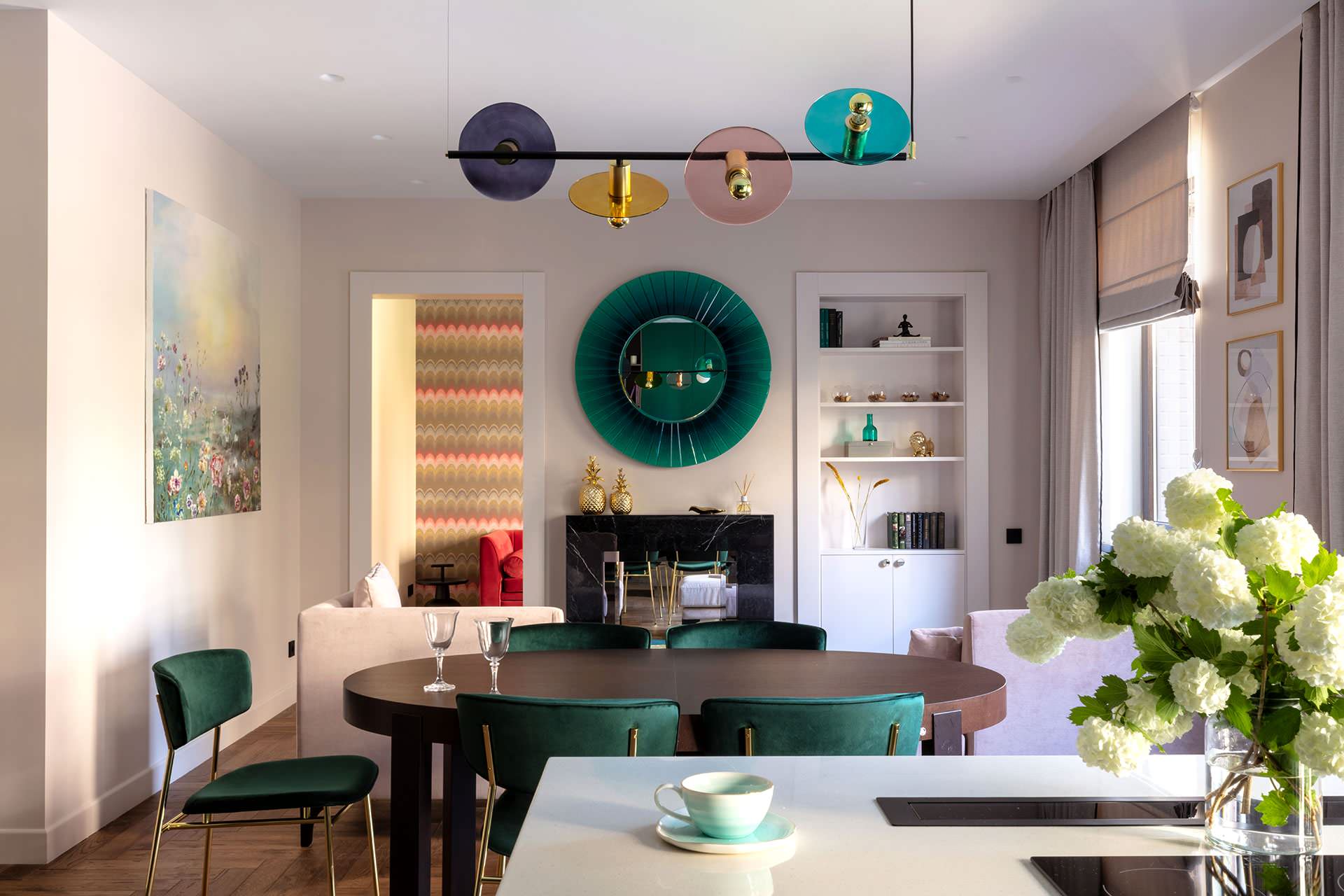 Houzz Казахстан: Квартира с потайной дверью и суперкухней