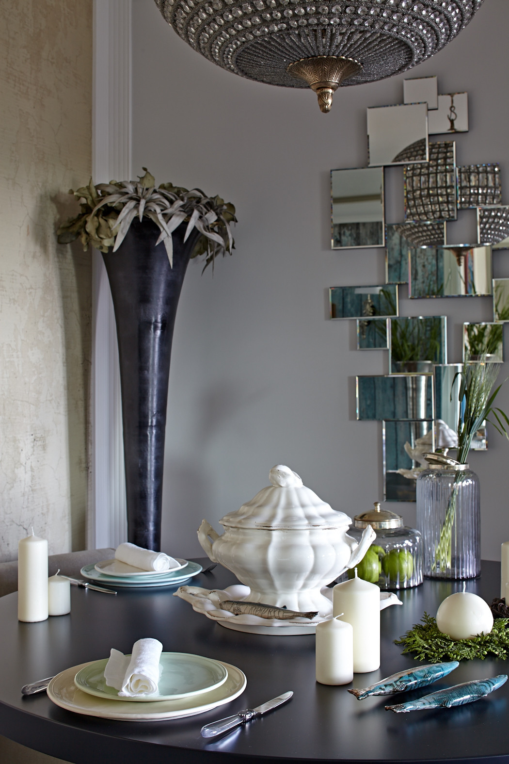 Houzz тур: Квартира с современной живописью и высокими вазами