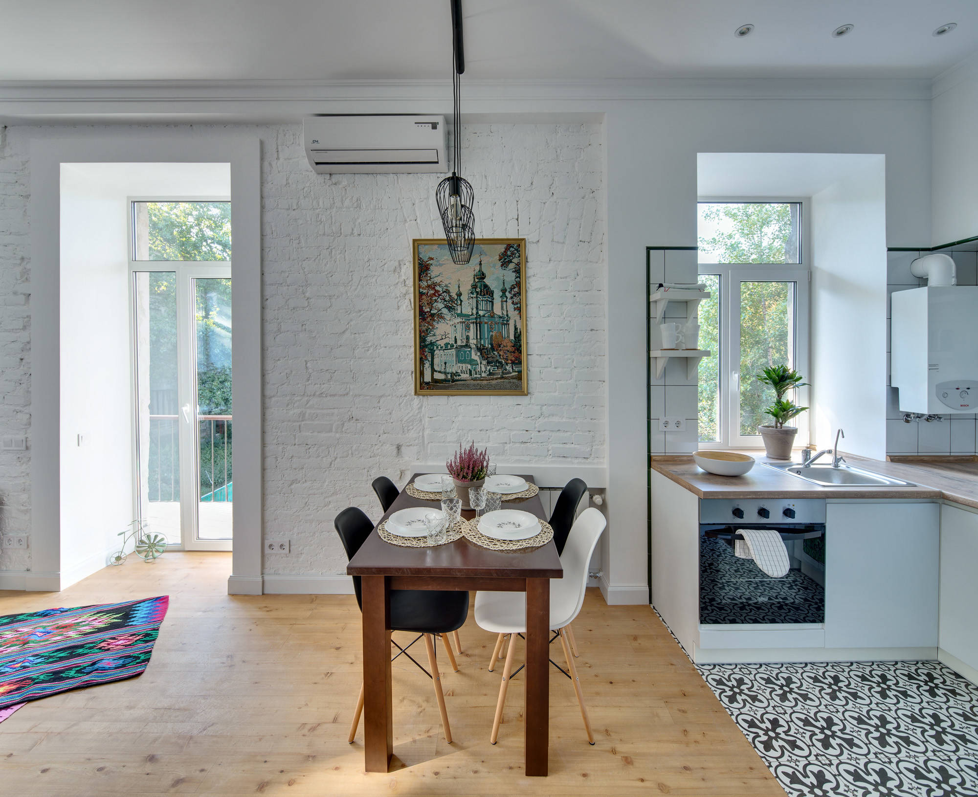 Houzz Украина: Яркий скандинавский стиль в старом доме