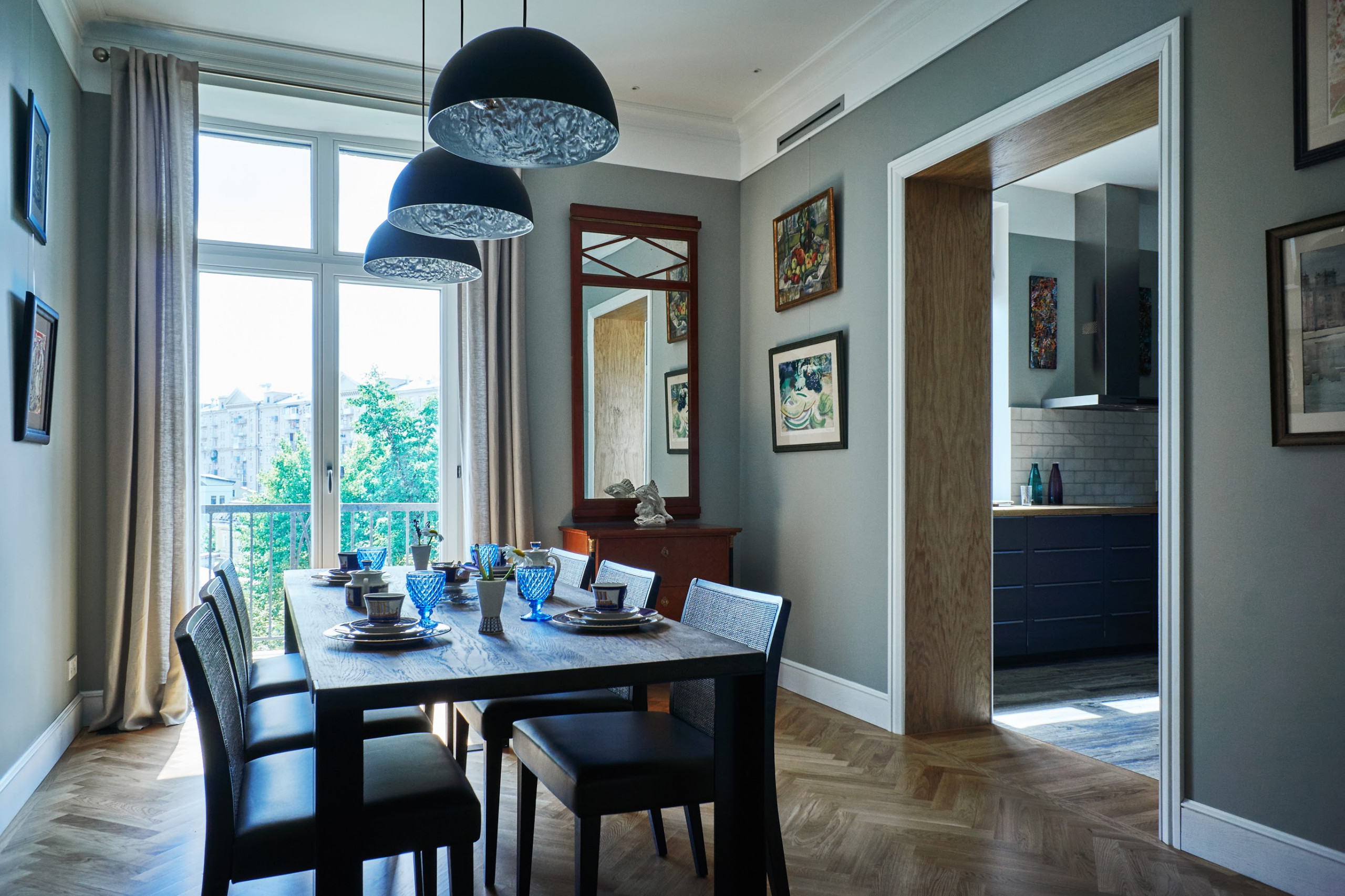 Houzz тур: Интерьер с коллекцией живописи в доме по проекту Жолтовского