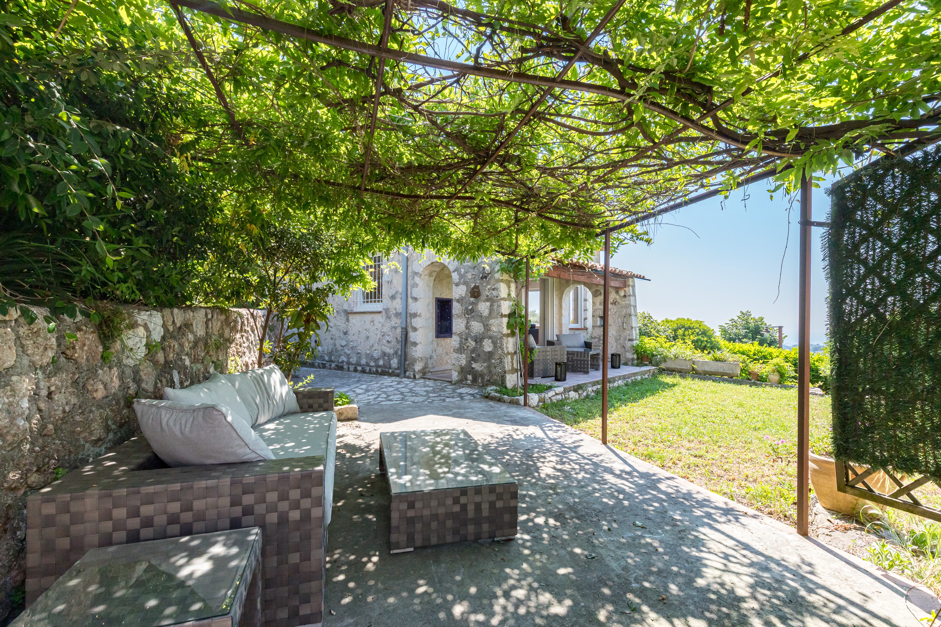 Фотоохота:  В тени 37 пергол и беседок