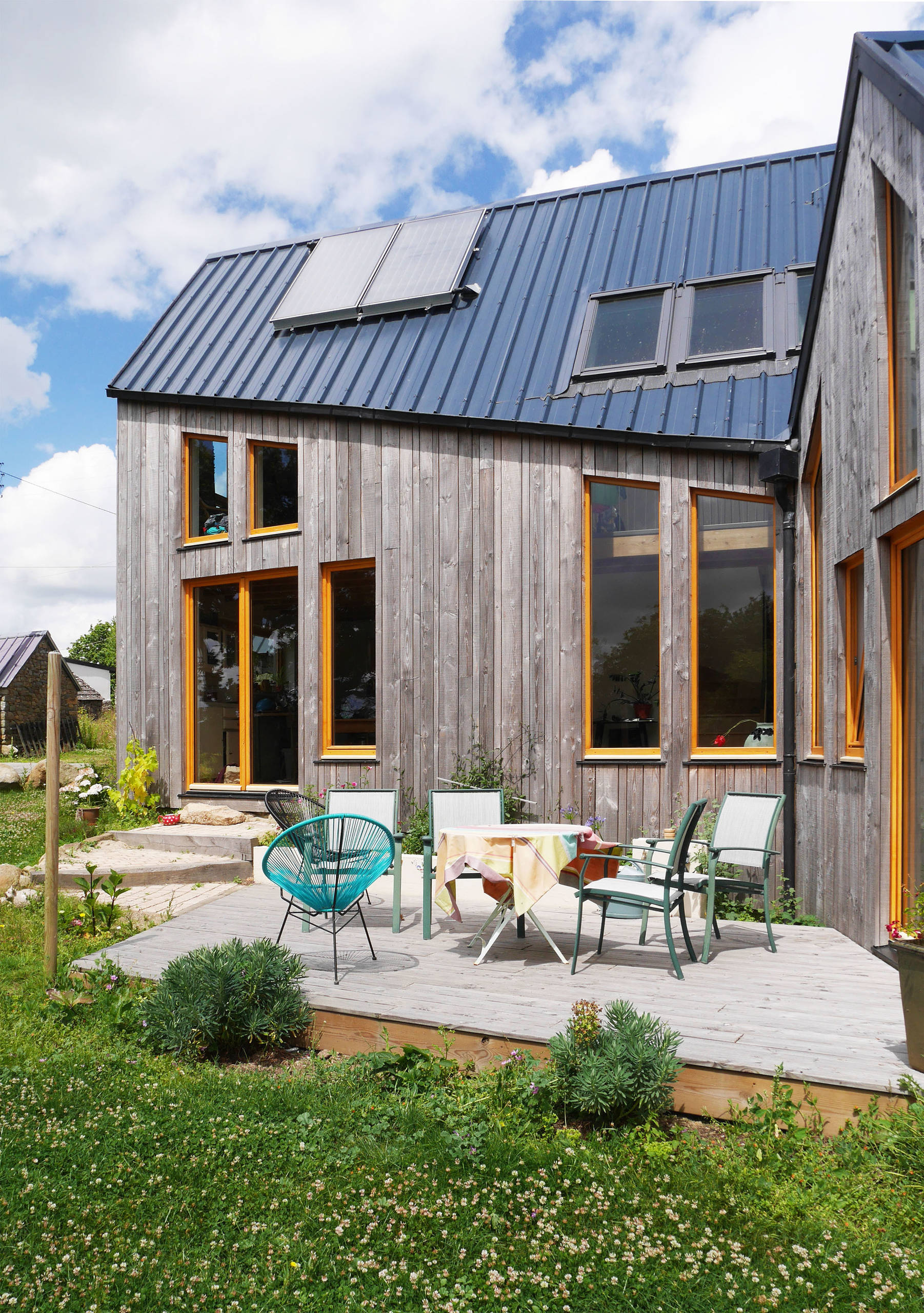 Насколько мал «маленький участок земли» в других странах