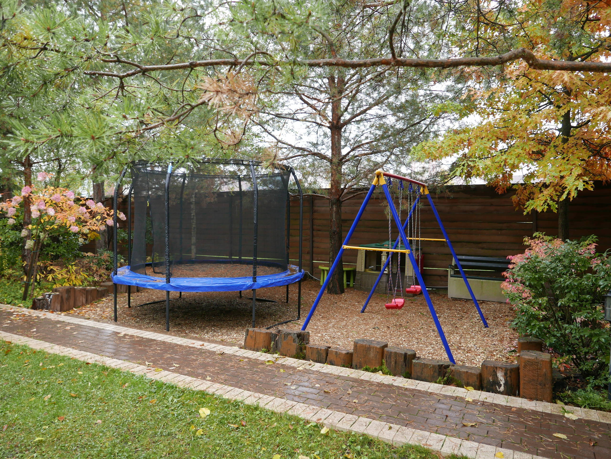 Вопрос: Что делать, если ребенок не хочет на дачу