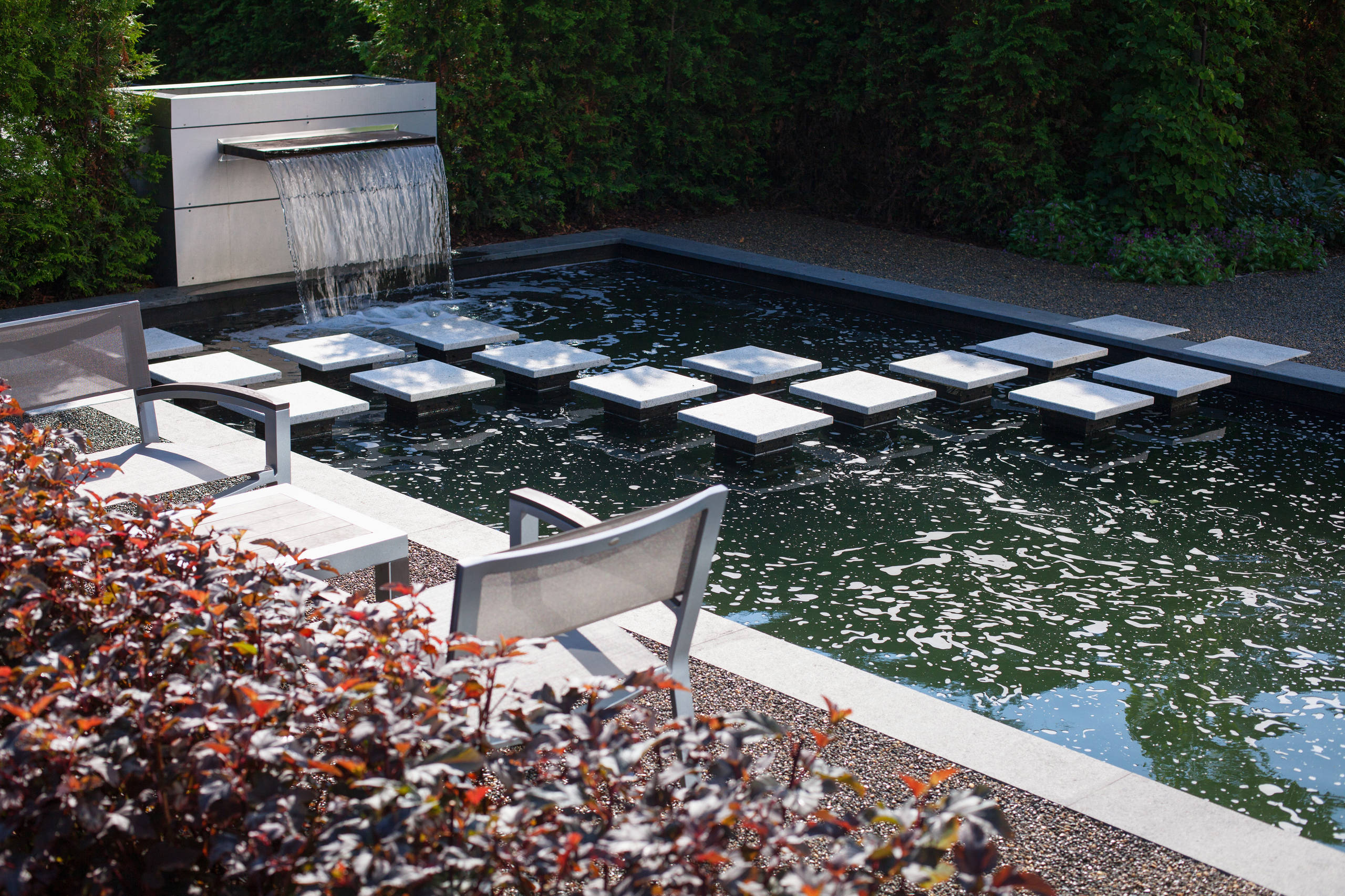 Просто фото: Дорожка по воде в саду — 27 идей