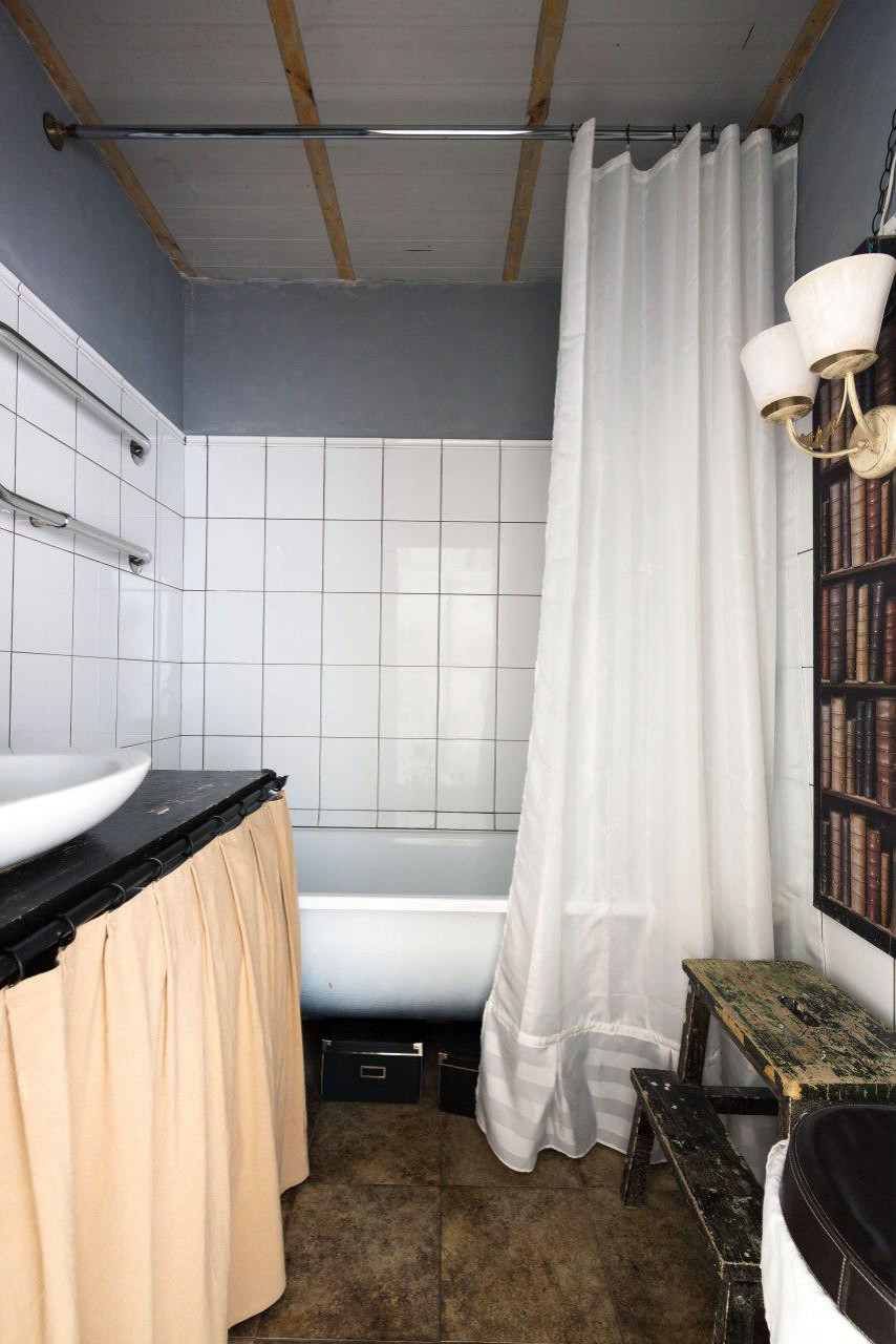 В гостях: Зеркала, заводские лампы и Сократ в П-44Т