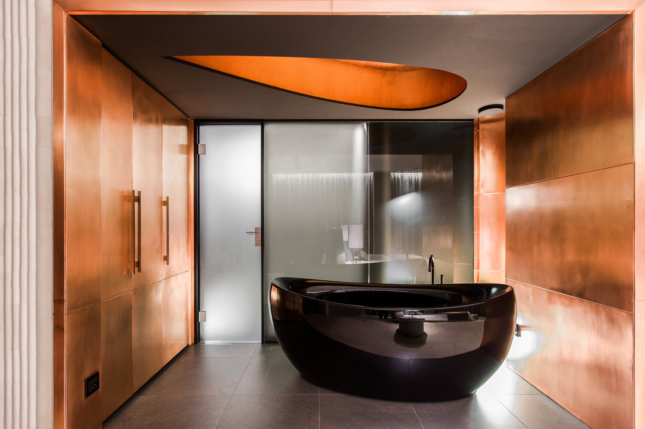 Houzz тур: Квартира с фарфоровым «ядром»