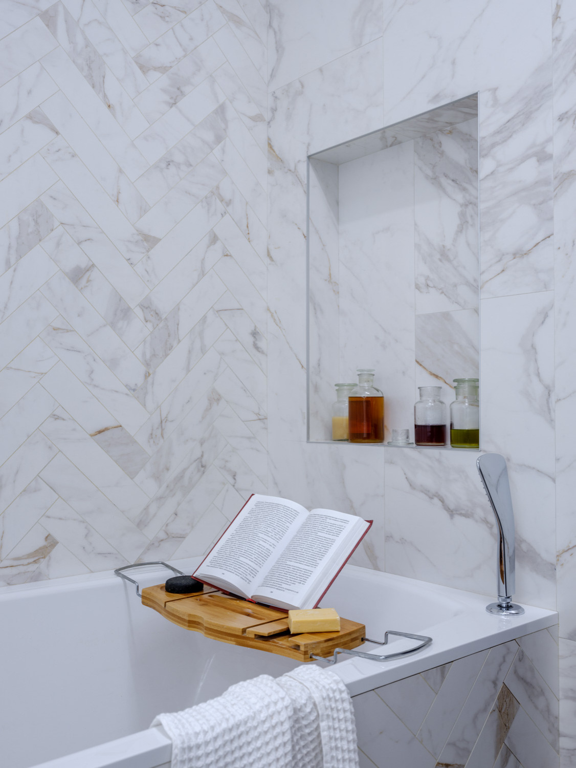 Houzz тур: Квартира с радиусной стеной и невысокими потолками