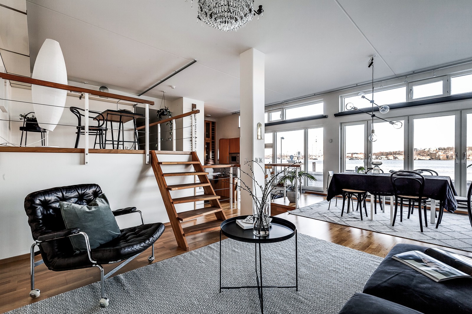 Houzz Швеция: Квартира в здании бывшей фабрики с видом на залив