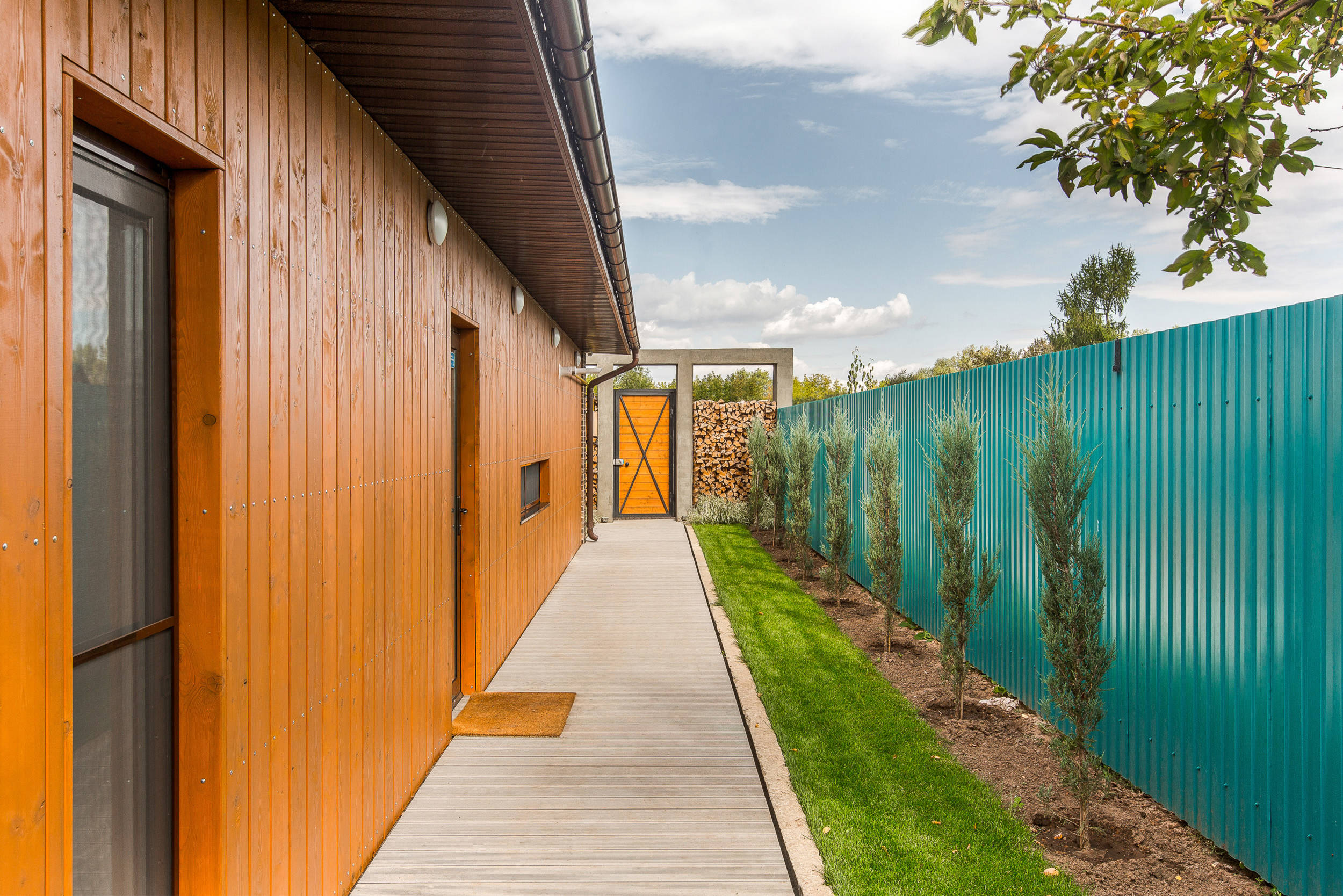 Добавьте цвета: Какой оттенок выбрать для забора?