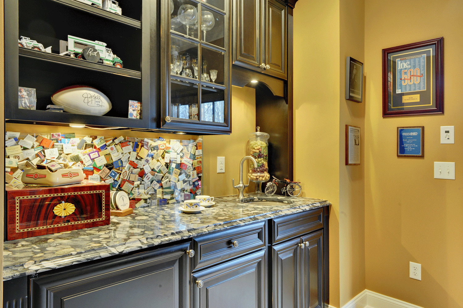 Хороший вопрос: Как хранить сувениры, чтобы не добавлять бардака в доме