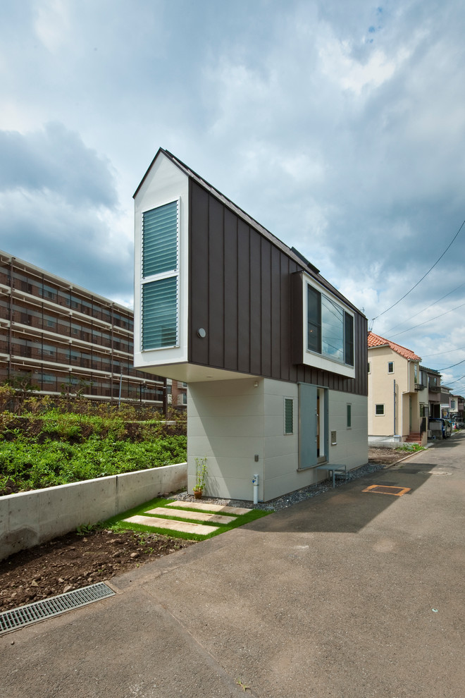 Houzz Япония: Узкий дом в Токио с видом на реку