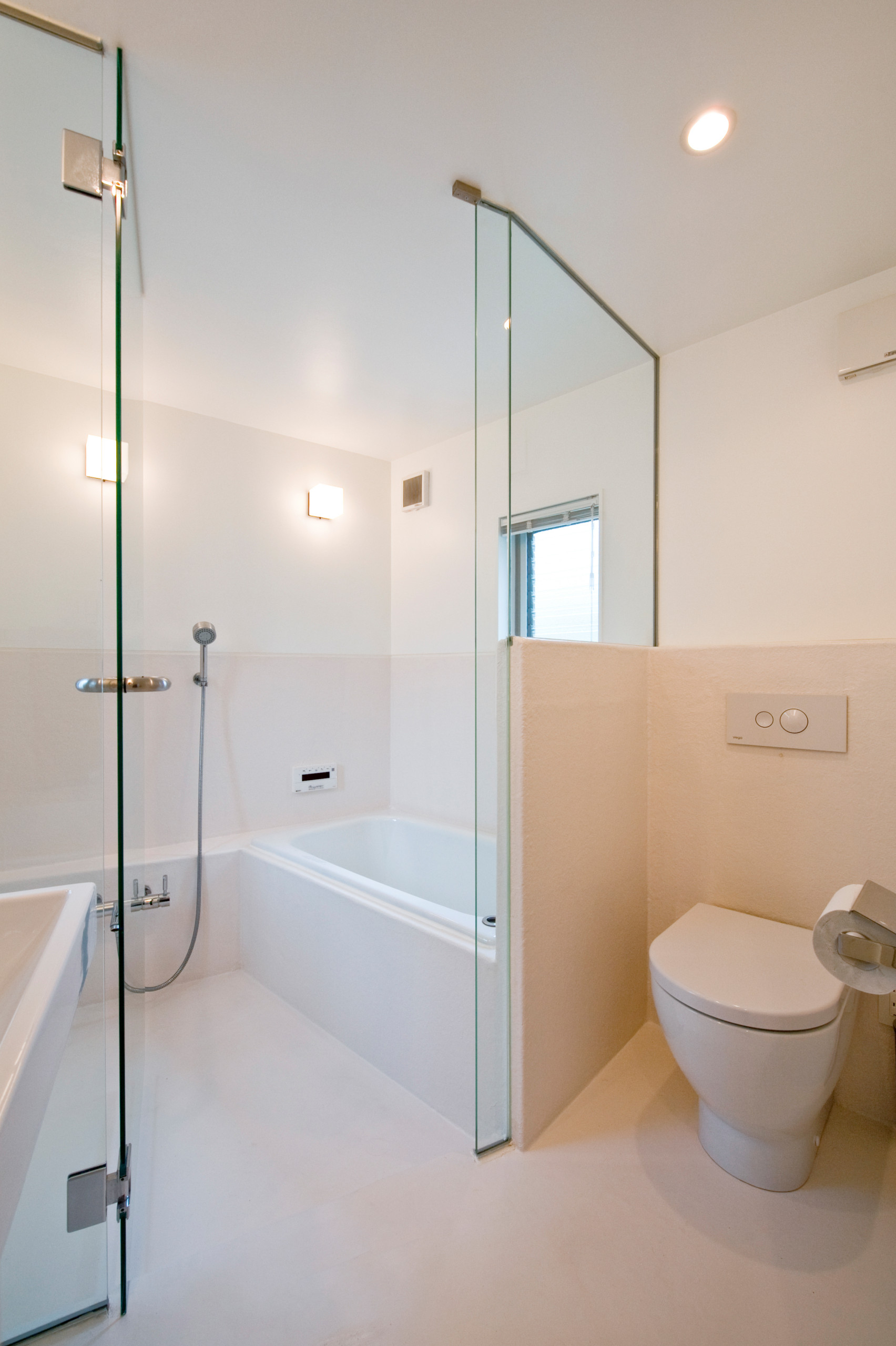 Houzz Япония: Узкий дом в Токио с видом на реку